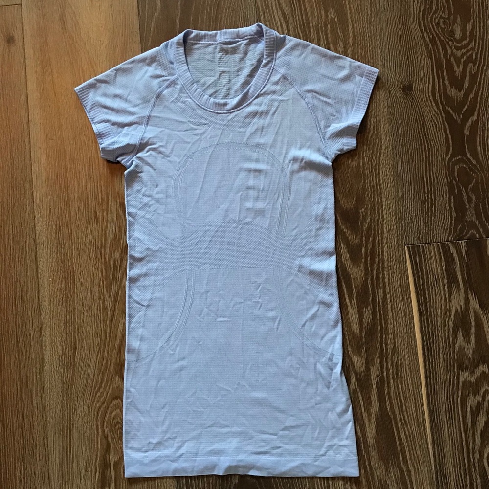 Lululemon swiftly tee in baby blue sz 4 PERF COND!